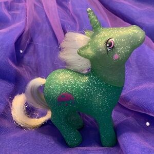 Hasbro 1984 my little pony G1 unicorn made in Hong Kong white hair gold glitter